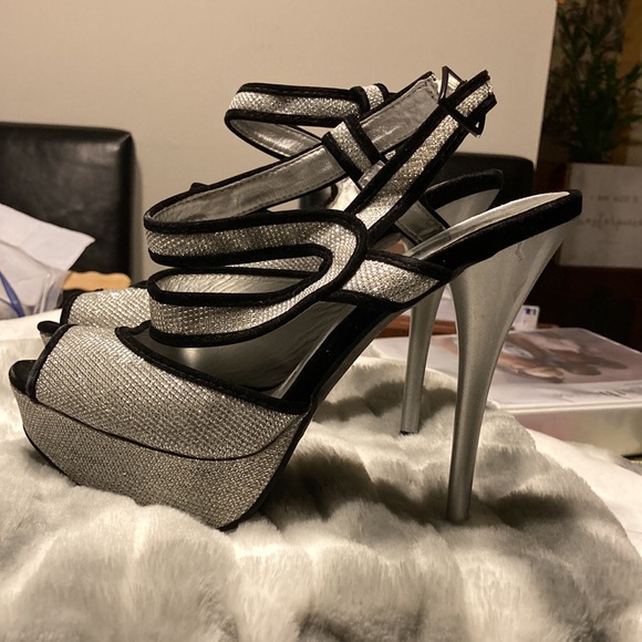 Quipid Shoes -Size10 - Picture 2 of 8